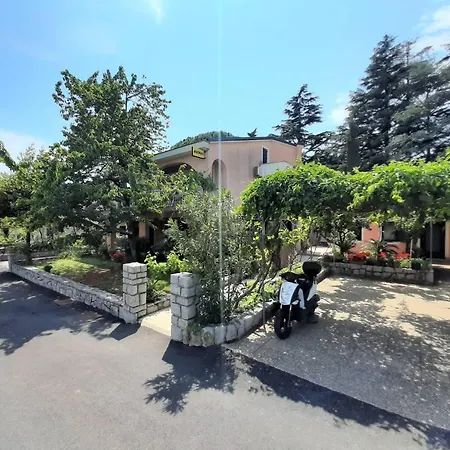 Guest house Family Cherry 3*