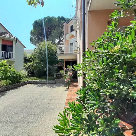 Family Cherry 3* Krk Town