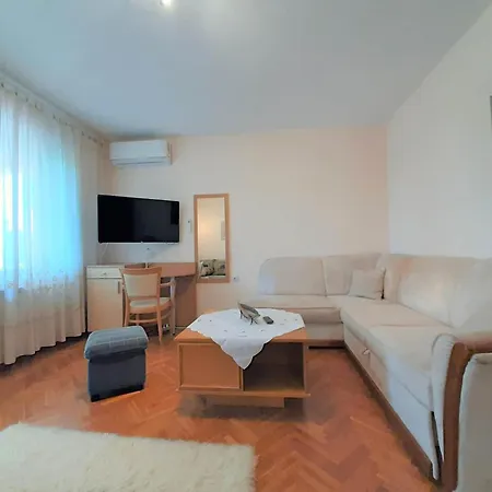 Guest house Family Cherry Krk Town