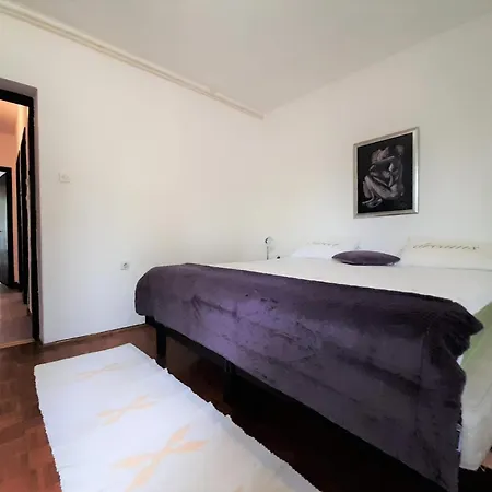 Family Cherry 3* Krk Town